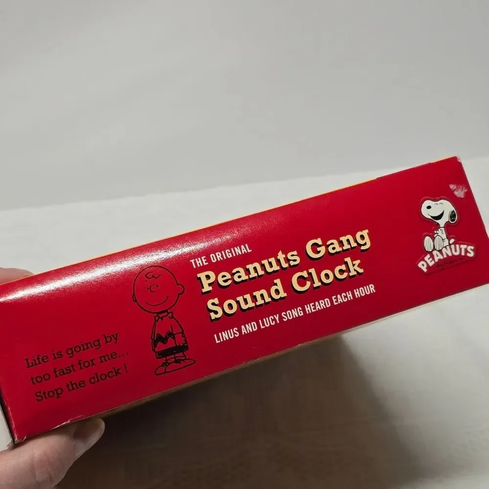 Peanuts 60 Years Gang Sound Clock Linus & Lucy Hourly Song Snoopy 2010 NEW